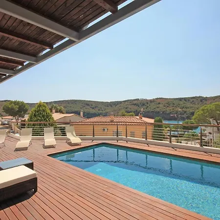 Villa Reina *