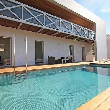 Reina Villa